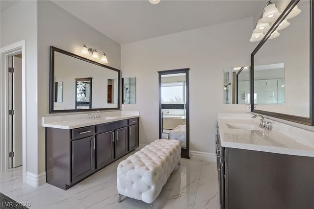 24 Crooked Putter Drive, Las Vegas, NV 89148
