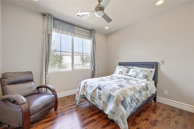 24 Crooked Putter Drive, Las Vegas, NV 89148