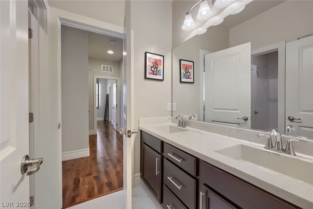 24 Crooked Putter Drive, Las Vegas, NV 89148