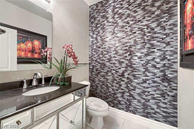 24 Crooked Putter Drive, Las Vegas, NV 89148
