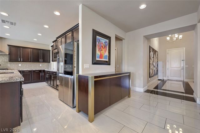 24 Crooked Putter Drive, Las Vegas, NV 89148