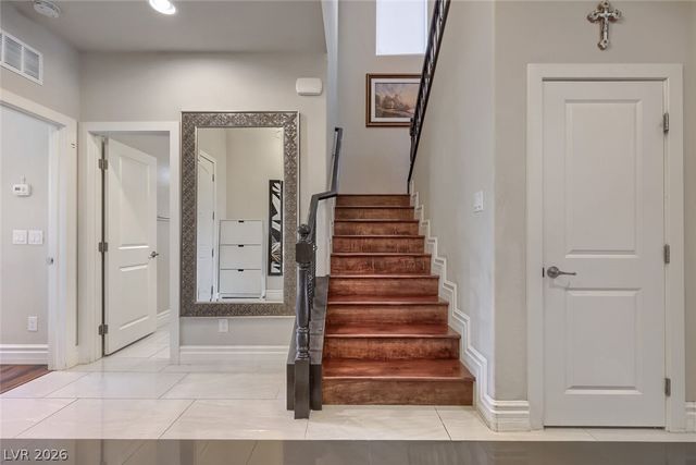 24 Crooked Putter Drive, Las Vegas, NV 89148