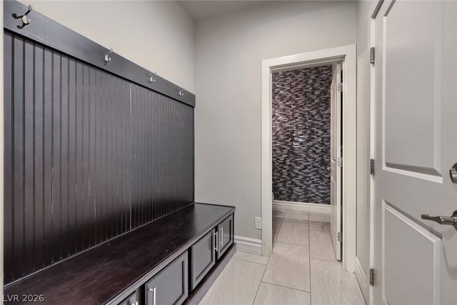 24 Crooked Putter Drive, Las Vegas, NV 89148
