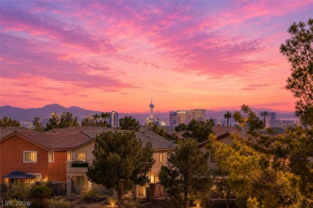 24 Crooked Putter Drive, Las Vegas, NV 89148