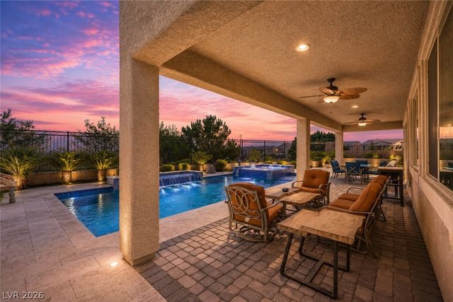 24 Crooked Putter Drive, Las Vegas, NV 89148
