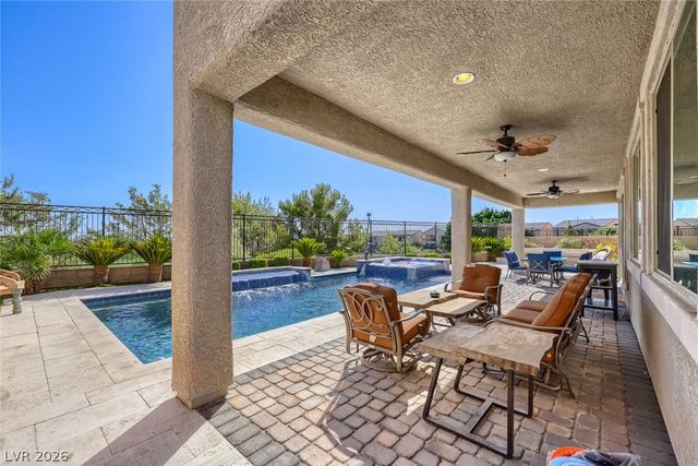 24 Crooked Putter Drive, Las Vegas, NV 89148