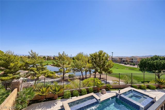 24 Crooked Putter Drive, Las Vegas, NV 89148