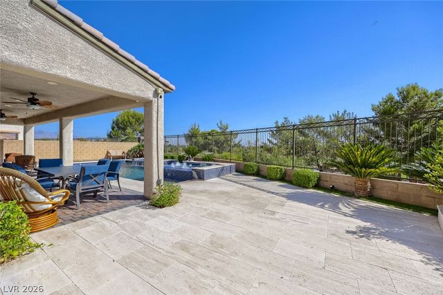 24 Crooked Putter Drive, Las Vegas, NV 89148