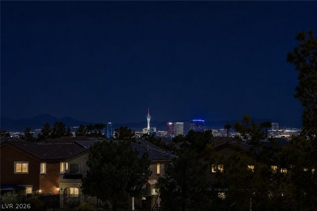 24 Crooked Putter Drive, Las Vegas, NV 89148