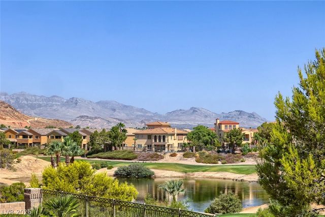 24 Crooked Putter Drive, Las Vegas, NV 89148