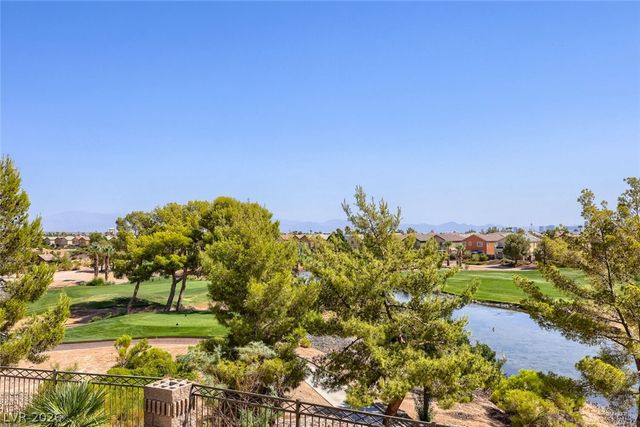 24 Crooked Putter Drive, Las Vegas, NV 89148