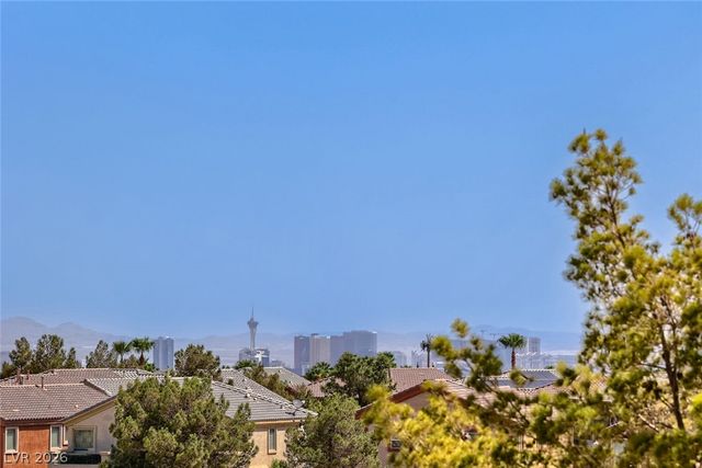 24 Crooked Putter Drive, Las Vegas, NV 89148