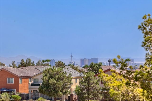 24 Crooked Putter Drive, Las Vegas, NV 89148
