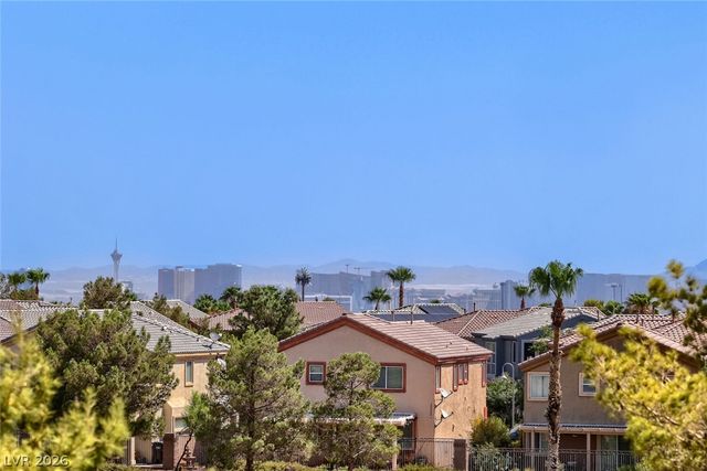 24 Crooked Putter Drive, Las Vegas, NV 89148