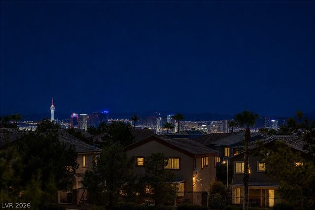 24 Crooked Putter Drive, Las Vegas, NV 89148