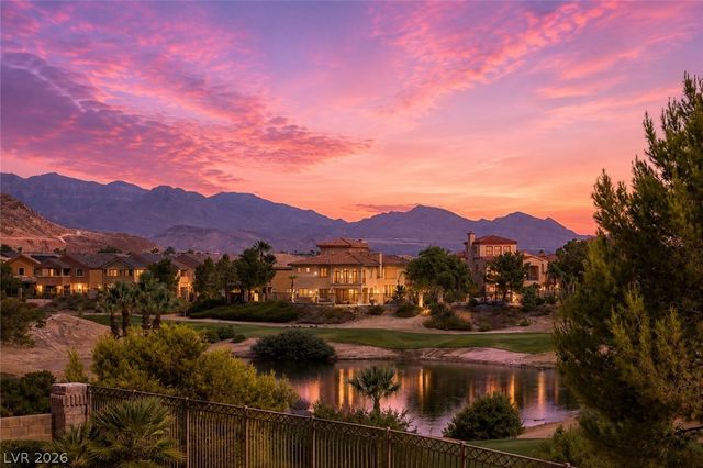 24 Crooked Putter Drive, Las Vegas, NV 89148