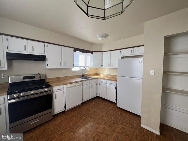 785 JARVIS RD, Sicklerville, NJ 08081