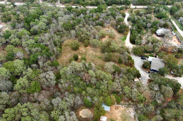 233 The Forest RD, Dale, TX 78616