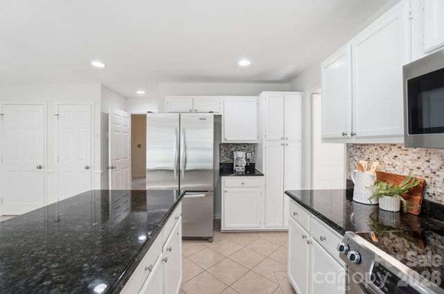 723 Walnut Point Drive, Matthews, NC 28105