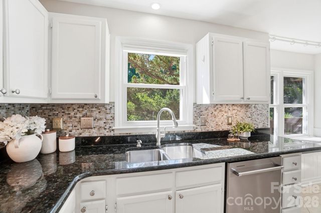 723 Walnut Point Drive, Matthews, NC 28105