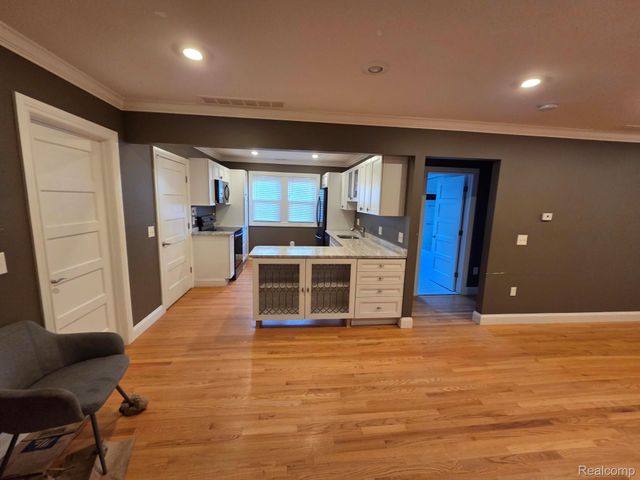 22305 Beech st, Dearborn, MI 48124