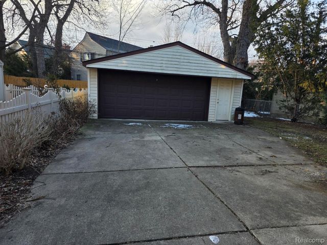 22305 Beech st, Dearborn, MI 48124