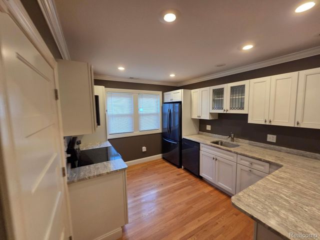 22305 Beech st, Dearborn, MI 48124