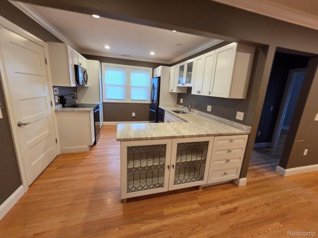 22305 Beech st, Dearborn, MI 48124