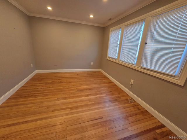 22305 Beech st, Dearborn, MI 48124