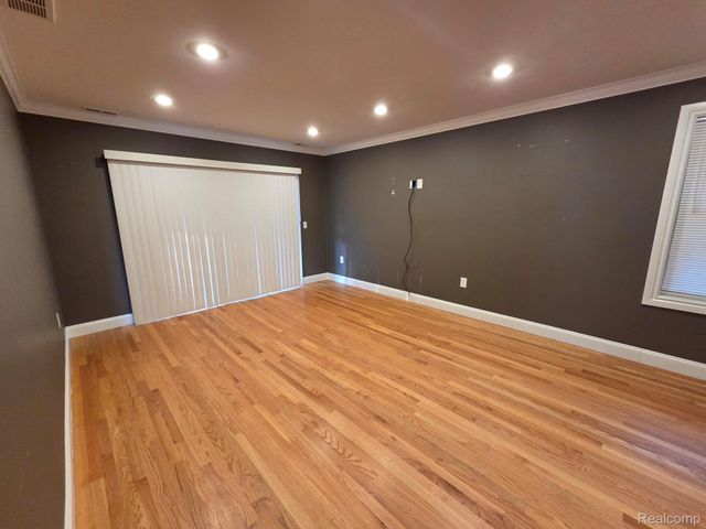 22305 Beech st, Dearborn, MI 48124