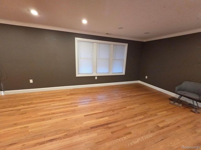 22305 Beech st, Dearborn, MI 48124