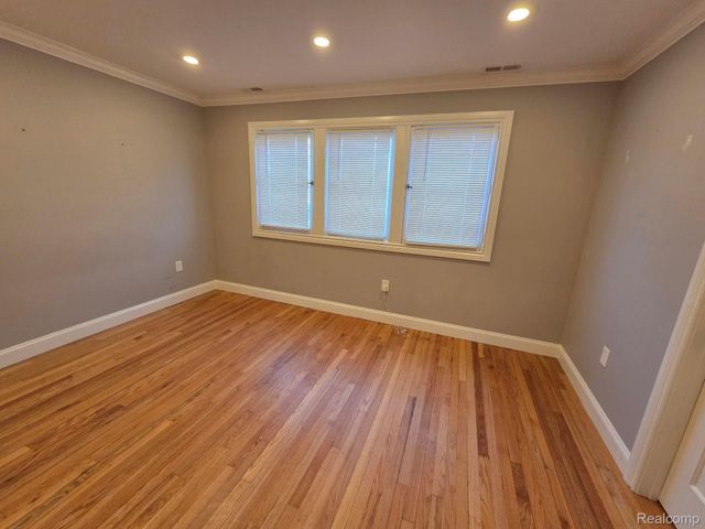 22305 Beech st, Dearborn, MI 48124