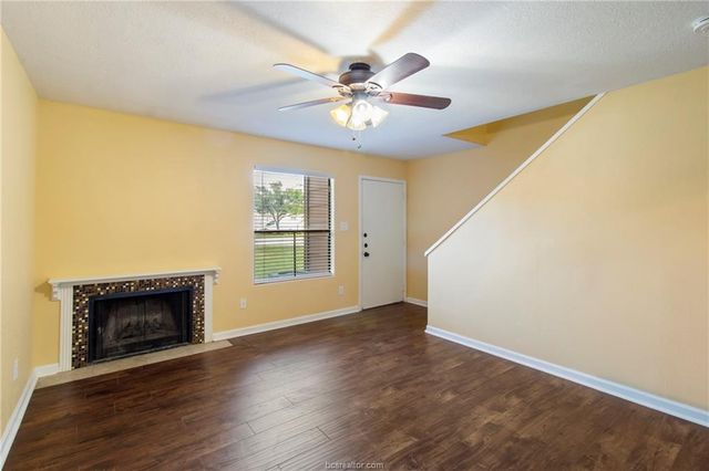 904 University Oaks Boulevard 56, College Station, TX 77840