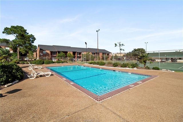 904 University Oaks Boulevard 56, College Station, TX 77840