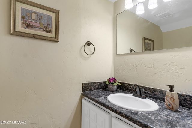 9484 E Golden W Street, Tucson, AZ 85710