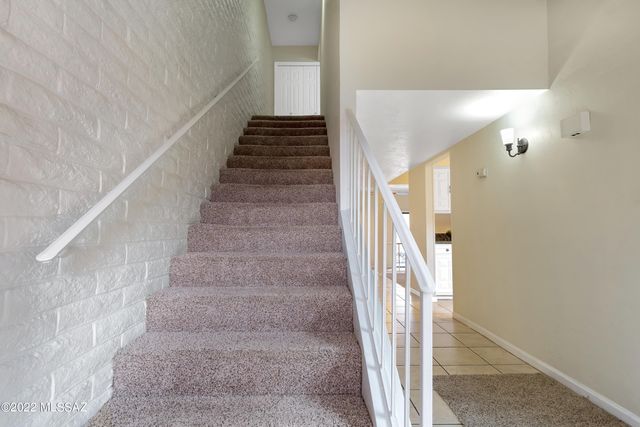 9484 E Golden W Street, Tucson, AZ 85710
