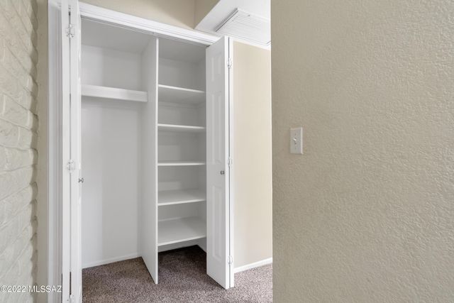 9484 E Golden W Street, Tucson, AZ 85710