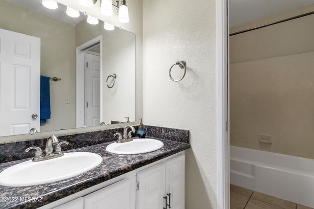 9484 E Golden W Street, Tucson, AZ 85710