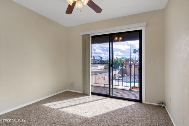 9484 E Golden W Street, Tucson, AZ 85710