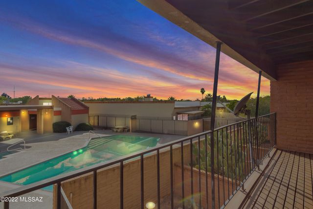 9484 E Golden W Street, Tucson, AZ 85710