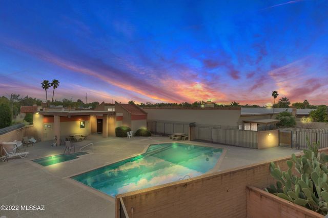 9484 E Golden W Street, Tucson, AZ 85710