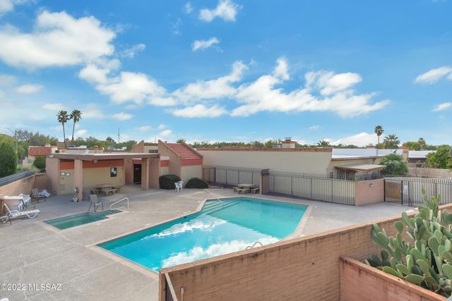 9484 E Golden W Street, Tucson, AZ 85710