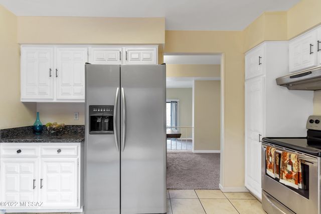 9484 E Golden W Street, Tucson, AZ 85710