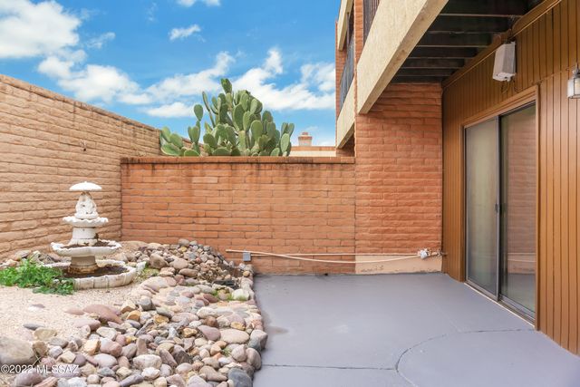 9484 E Golden W Street, Tucson, AZ 85710