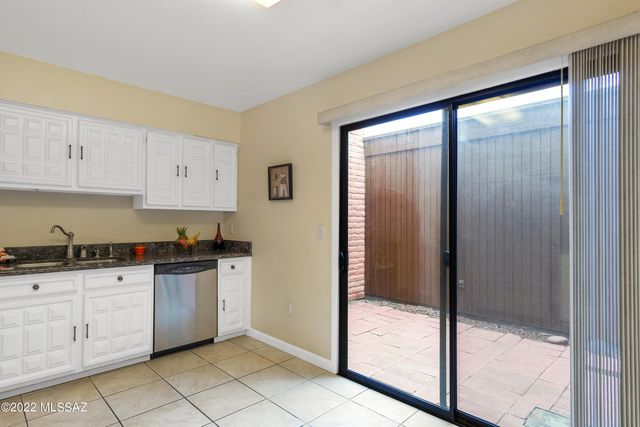 9484 E Golden W Street, Tucson, AZ 85710