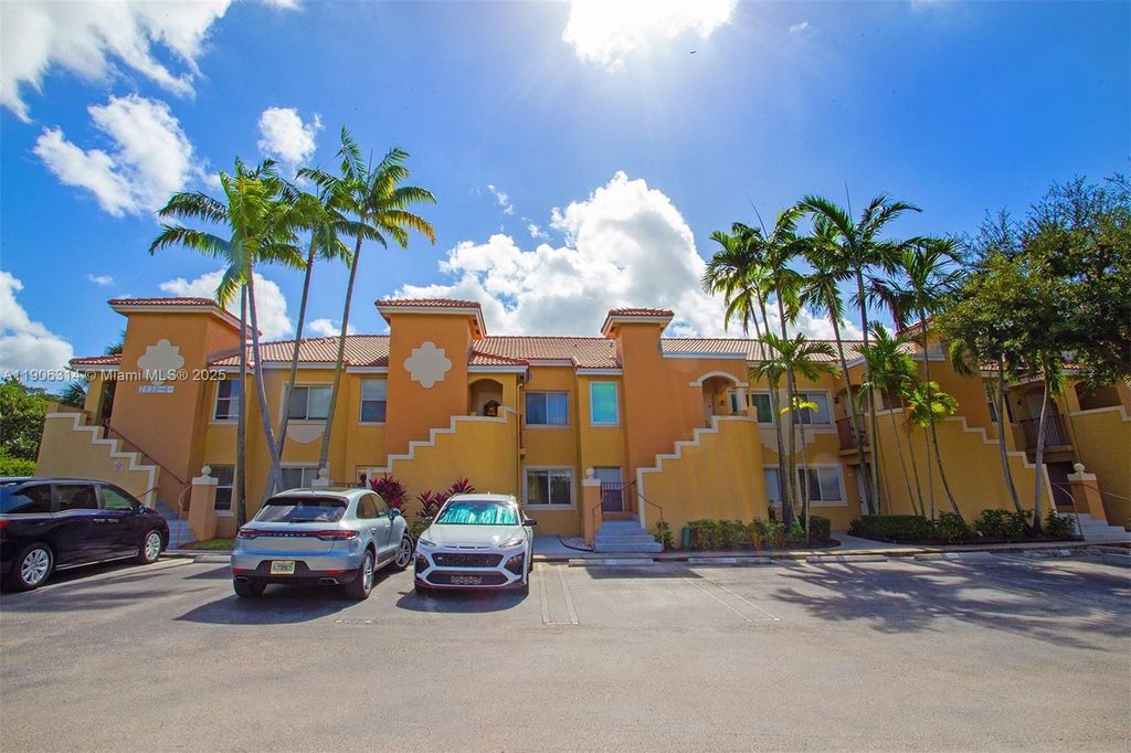 7830 NW 6th St 102, Pembroke Pines, FL 33024