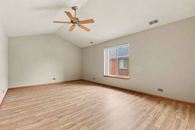 3 4 Seasons Court, Elmhurst, IL 60126