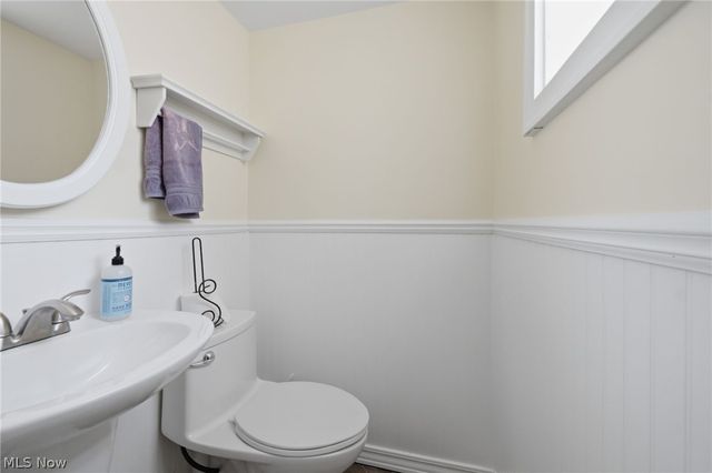 1415 Blossom Park Avenue, Lakewood, OH 44107