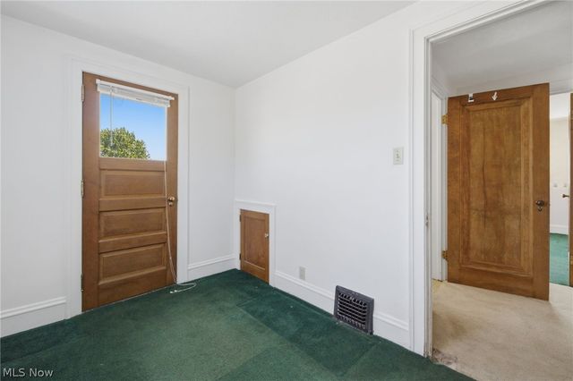 1415 Blossom Park Avenue, Lakewood, OH 44107