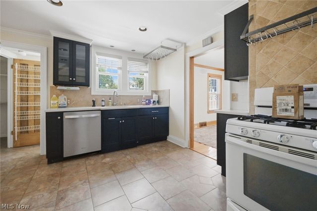 1415 Blossom Park Avenue, Lakewood, OH 44107